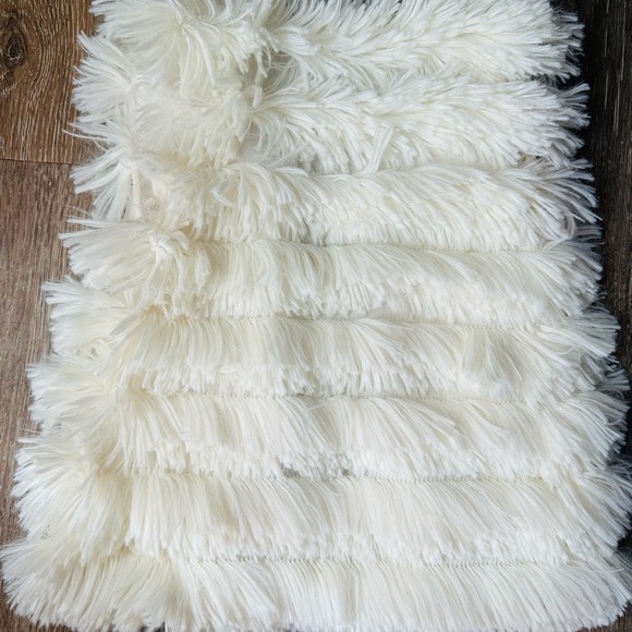 Le Moda white fuzzy winter open front vest size 3T - Picture 6 of 7
